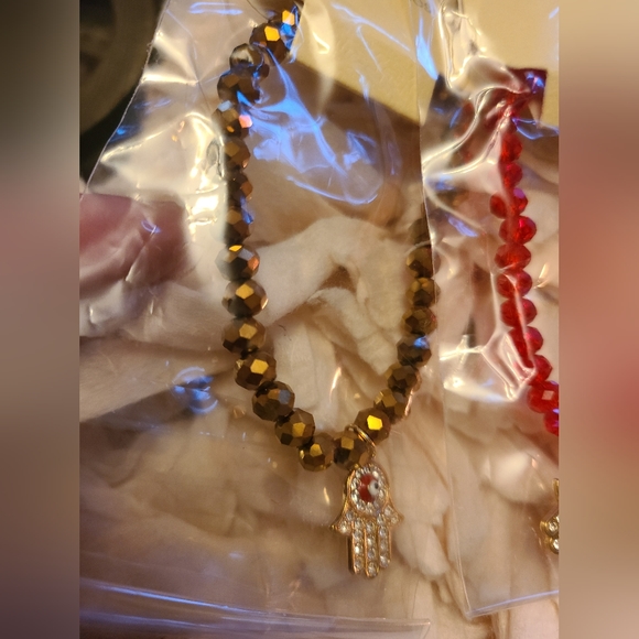 D'Bello Accessories - bracelets - Hand of Hamsa - Picture 6 of 7